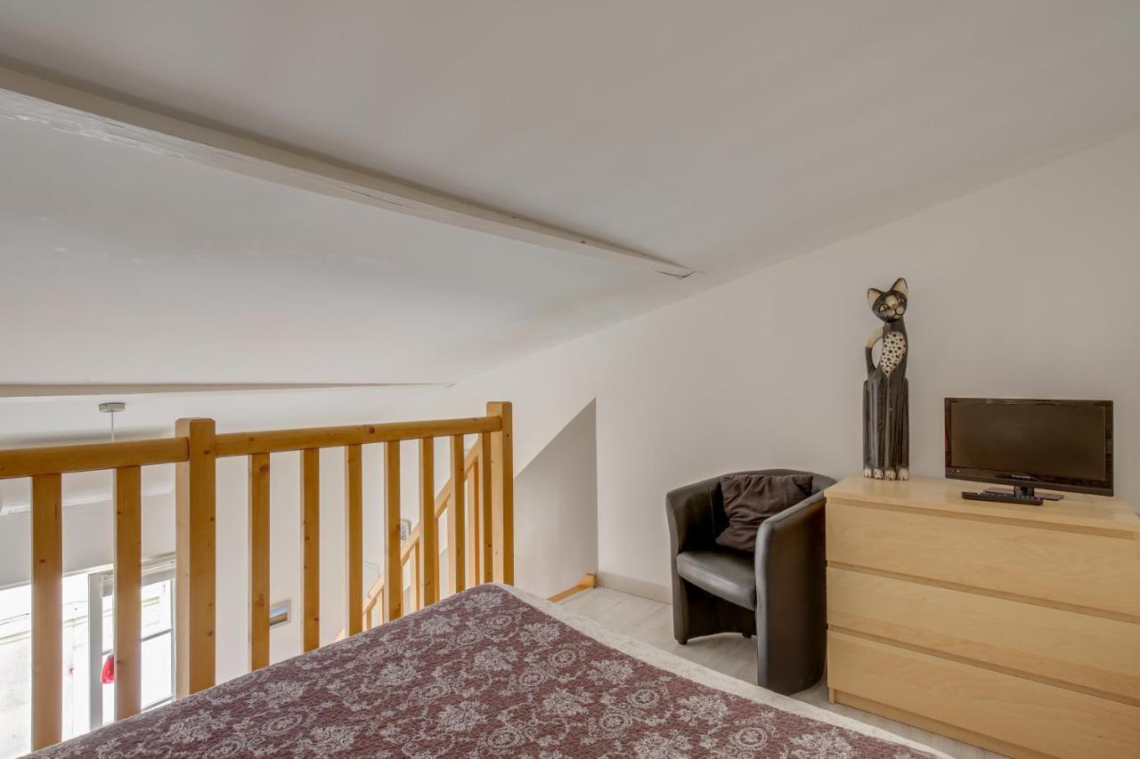 Logis Andraud Studios Saint-Emilion Bagian luar foto