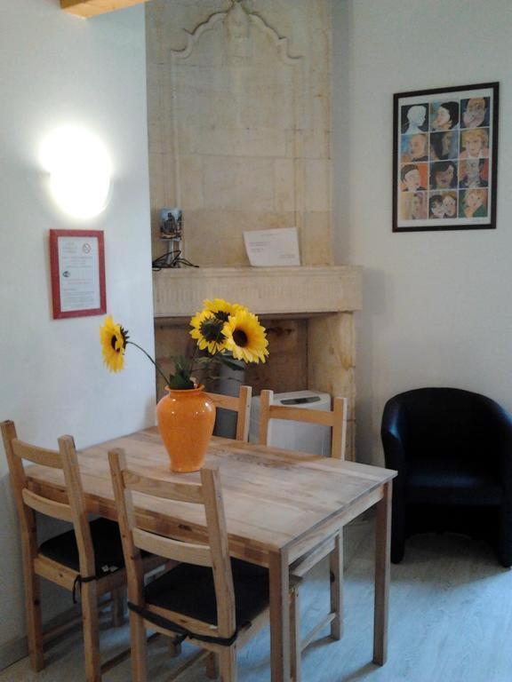 Logis Andraud Studios Saint-Emilion Ruang foto